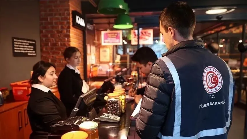 restoranlarda-bahsis-dugumu-1784326197404.jpeg Kafelerde "gönüllü bahşiş" krizi: Kartla ödemede yüzde 10 stopaj engeli-4
