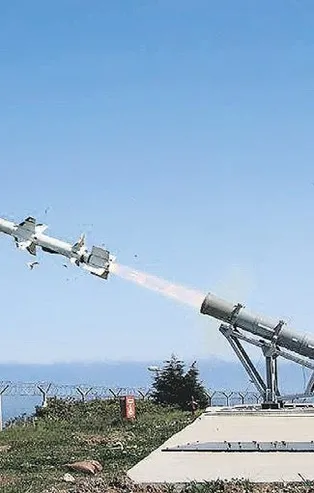 İlk yerli deniz füzesi Atmaca fırlatıldı