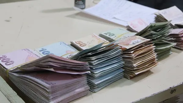 son-dakika-kamu-bankalarindan-kredi-faizlerinde-indirim-halkbank-vakifbank-ziraat-bankasi-guncel-kredi-faizleri-1637305625876.jpg SON DAKİKA! Kamu bankalarından kredi faizlerinde indirim! Halkbank, Vakıfbank, Ziraat Bankası güncel kredi faizleri...-7