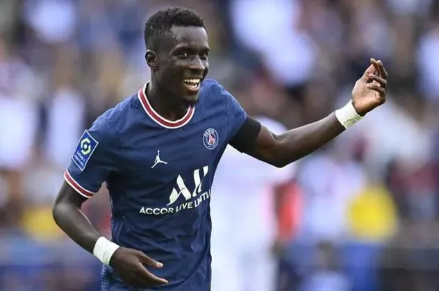 Galatasaray'ın transfer etmek istediği Idrissa Gueye'nin kaderi Luis Campos'un elinde