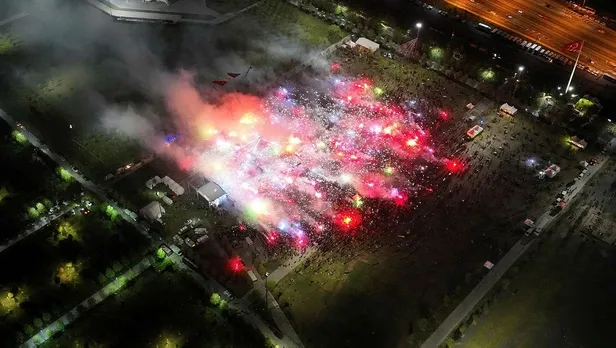 176 bin kişinin katıldığı Trabzonspor'un Yenikapı'da düzenlenen şampiyonluk kutlamasında görsel şölen-6