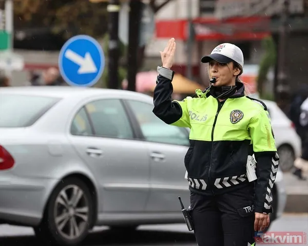 Kadın trafik polisleri Ankara'nın kalbinde trafik düzenini sağlıyor! - 20