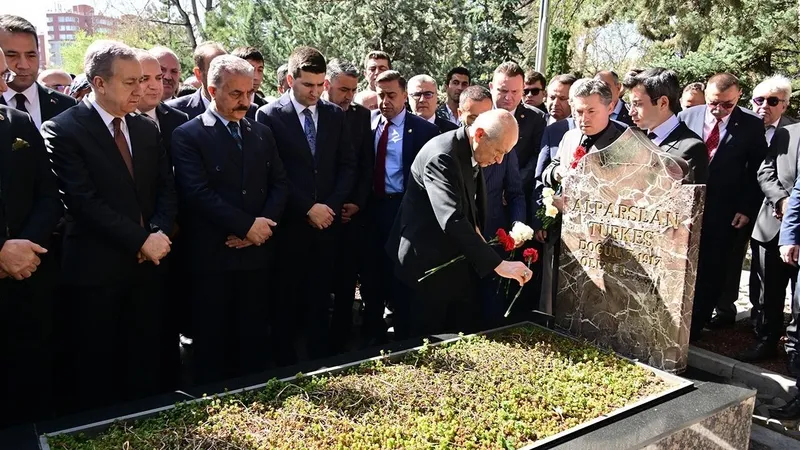 1712231603702.jpeg Başkan Erdoğan MHP'nin kurucu lideri Alparslan Türkeş'i kabri başında andı-4