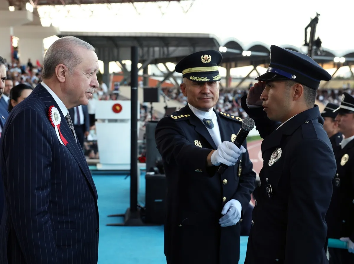 polis-akademisinde-mezuniyet-heyecani-emniyete-13-bin-610-yeni-nefer-15-temmuz-sehitleri-unutulmadi-1782410412879.jpeg Polis Akademisi’nde mezuniyet heyecanı! Emniyet’e 13 bin 610 yeni nefer: 15 Temmuz şehitleri unutulmadı-4