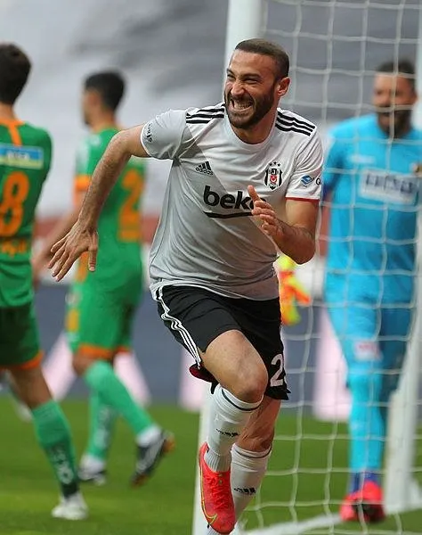 besiktas-eski-golcusu-cenk-tosuna-kavusmak-icin-indirim-istiyor-1638734766554.jpeg