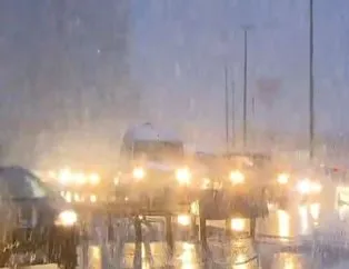 Beklenen kar yağışı İstanbul’da etkili oldu! Lapa lapa yağıyor... İşte son durum ve meteoroloji hava durumu uyarısı