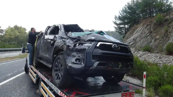 eski-bakan-nihat-zeybekci-kaza-yapti-araci-sarampole-yuvarlandi-1686595524733.jpeg Eski Bakan Nihat Zeybekci kaza yaptı! Başkan Erdoğan'dan Zeybekci'ye geçmiş olsun telefonu....-3