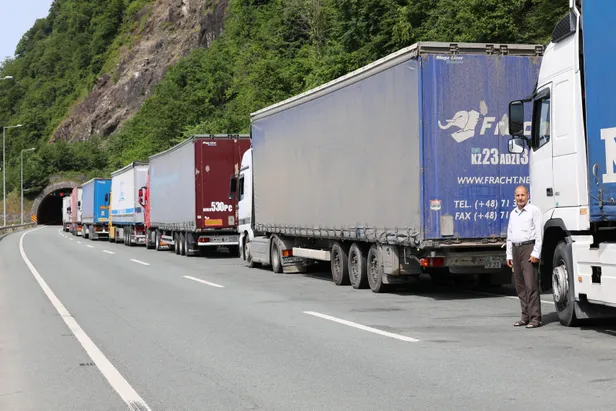 Sarp Sınır Kapısı'nda 21 kilometre TIR kuyruğu-8
