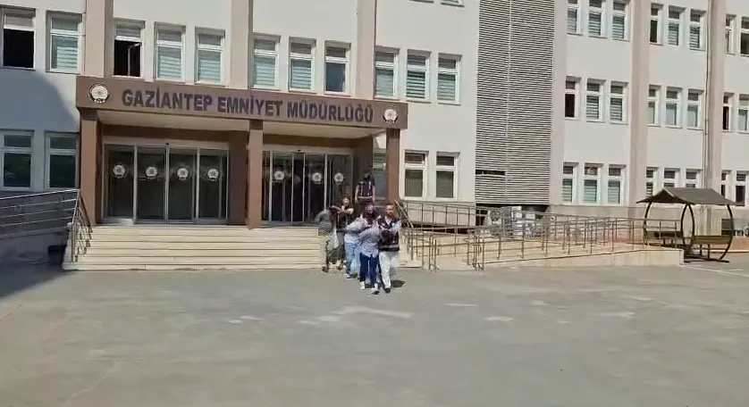 gaziantepteki-engelli-kiza-cinsel-istismarda-5-supheli-tutuklandi-1786737184657.png Gaziantep'teki engelli kıza cinsel istismarda 5 şüpheli tutuklandı-4