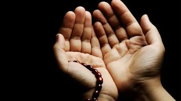 Peygamber Efendimiz Hz Muhammed s.a.v Regaip Kandili gecesi okuduğu dua! Diyanet Türkçe, Arapça REGAİP KANDİLİ duaları: Kısa, uzun dualar ve sureler...