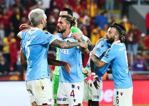 1635506703028.jpg Trabzonspor - Rizespor maçı saat kaçta? Karadeniz derbisi: Trabzonspor - Rizespor maçı şifresiz, uydudan veren kanallar hangileri?-4