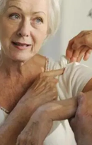 Kemik erimesi 50 yaşından sonra önemli risklerin başından geliyor! Sağlıklı beslenmek büyük önem taşıyor