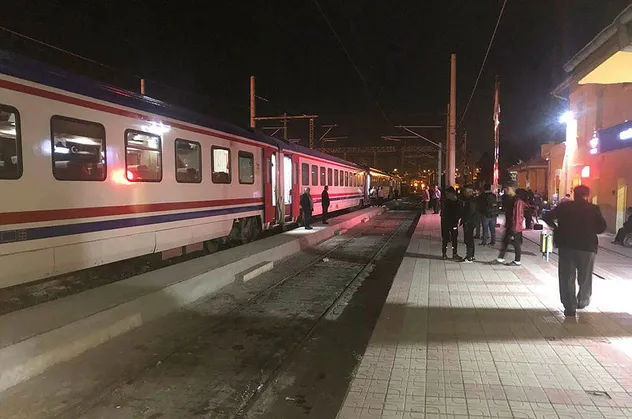 Doğu Ekspresi'nin vagonu raydan çıktı! Ankara-Kayseri demir yolu ulaşıma kapandı