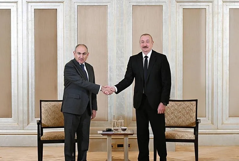 Aliyev ve Paşinyan, Abu Dabi’de