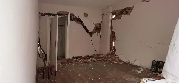 1643703343997.jpg Ordu'da korku yaratan olay! 2 ev boşaltıldı 10 ev tehlike altında! Bir mahalle kayıyor-2