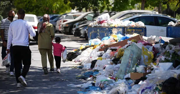CHP'nin çöpten kalesi! İzmir'de toplanmayan çöpler yüzünden halk isyan etti Buca Belediyesi iki kişilik aileye 45 bin TL'lik su faturası gönderdi