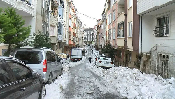 sokakta-gozlerim-diye-bagiran-adam-oldu-evinde-sahte-icki-bulundu-1643445252227.jpg Sokakta "gözlerim" diye bağıran adam öldü! Evinde sahte içki bulundu-2