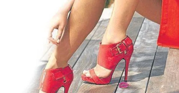Kadınların vazgeçilmez tutkusu topuklu ayakkabı sağlık sorunlarına yol açıyor!