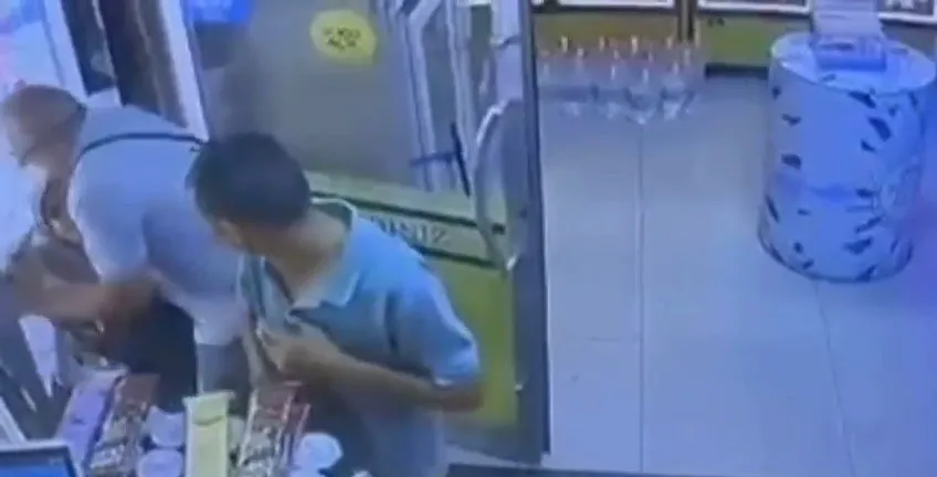 1782476211183.jpeg 64 yaşındaki kadın eşini vurmaya çalıştı: O anlar kamerada-1