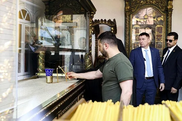 1688803046130.jpeg Ukrayna Devlet Baskani Volodimir Zelenski'den Fener Rum Patriği Bartholomeos'a ziyaret! Başkan Erdoğan'a teşekkür-4