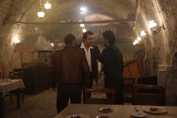 hakan-gumusoglunun-kimligi-ifsa-olacak-mi-bir-zamanlar-cukurova-117-bolum-2-fragmani-nefes-kesti-1639434020793.jpg Hakan Gümüşoğlu’nun kimliği ifşa olacak mı? Bir Zamanlar Çukurova 117. bölüm 2. fragmanı nefes kesti!-4