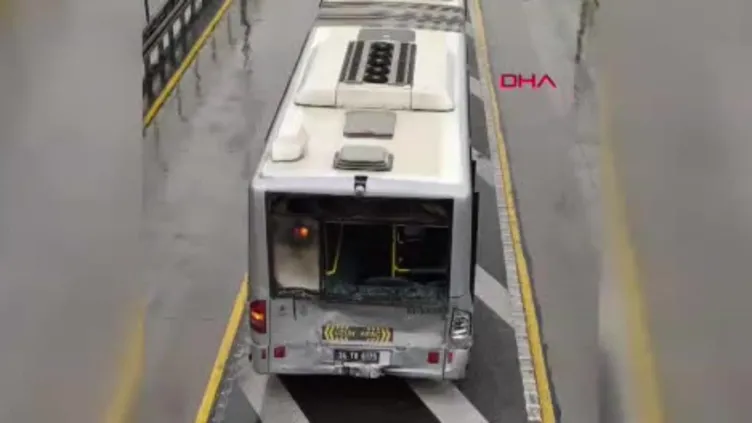Avcılar'da iki metrobüs çarpıştı: 4 yaralı!