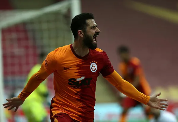 galatasarayli-emre-akbabadan-sampiyonluk-mesaji-cifte-bayram-yasatiriz-1620926103647.jpg