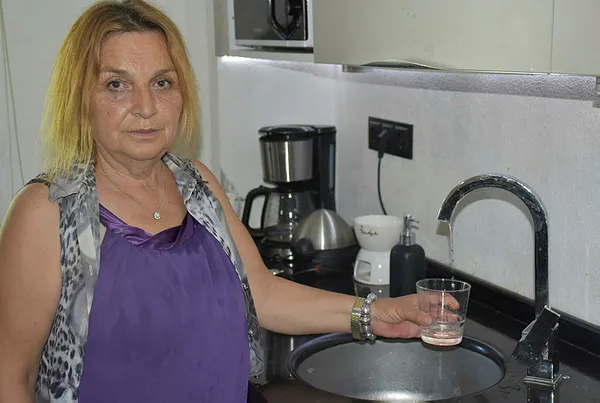 chpli-izmir-buyuksehir-belediyesinde-degisen-bir-sey-yok-izmir-halki-bayrami-da-susuz-geciriyor-1596272272654.jpg CHP'li İzmir Büyükşehir Belediyesi'nde değişen bir şey yok! İzmir halkı bayramı da susuz geçiriyor-3