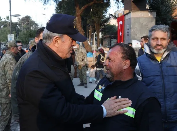 Milli Savunma Bakanı Hulusi Akar: "17 dakika içinde İnsani Yardım Tugayı'na 'hazır ol' emri verildi"-13
