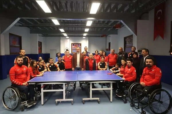 bakan-kasapoglundan-dunya-engelliler-gununde-para-masa-teniscilere-surpriz-1670079653235.jpeg