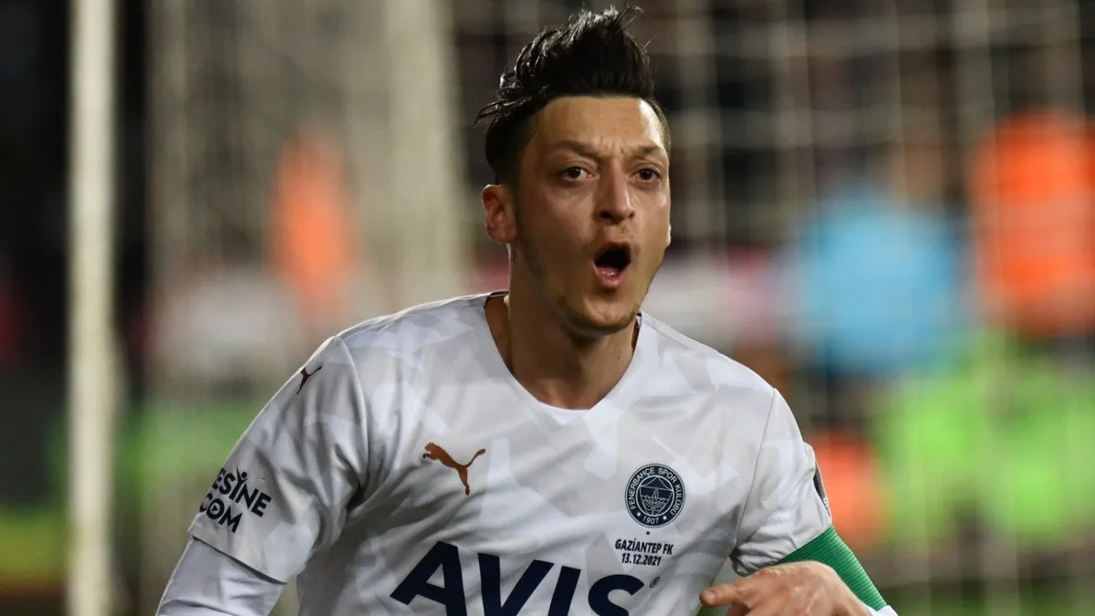 futbolu-birakan-mesut-ozilin-evindeki-ozel-spor-mabedi-ortaya-cikti-1792310802193.jpg Mesut Özil profesyonel disiplininden ödün vermiyor: Güne şok havuzu ve ağır antrenmanla başlıyor-5