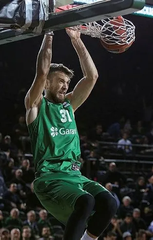 Daçka, Olympiakos’u yıktı