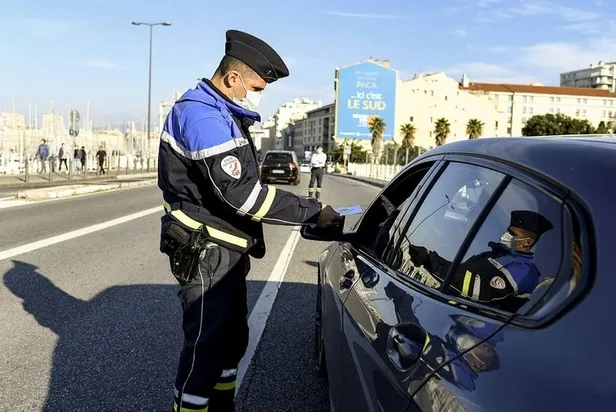 fransada-corona-viruse-teslim-oldu-her-30-saniyede-bir-kisi-hastanelik-oluyor-1604298587775.jpg Fransa koranavirüse teslim oldu! Her 30 saniyede bir yeni vaka-3