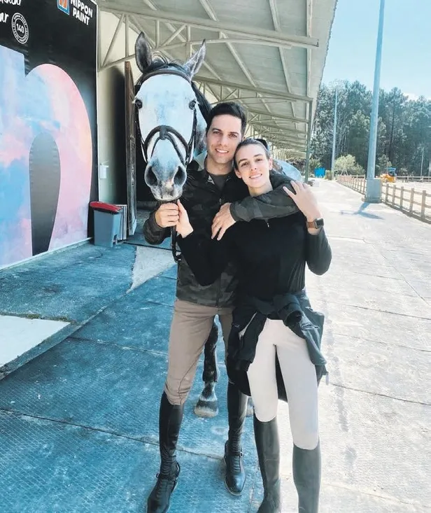 dilan-cicek-deniz-sirt-bolgesindeki-yana-dogru-egilmeden-dolayi-skolyoz-ameliyati-olacak-1650050667411.jpeg Dilan Çicek Deniz sırt bölgesindeki yana doğru eğilmeden dolayı skolyoz ameliyatı olacak-10