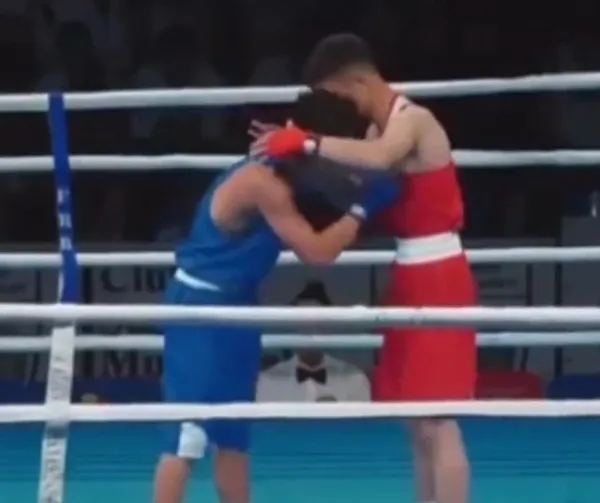 avrupa-gencler-boks-sampiyonasinda-kardeslik-kazandi-azerbaycanli-sporcu-turk-rakibinin-formasindaki-turk-bayr-1690051729124.jpeg Avrupa Gençler Boks Şampiyonası'nda kardeşlik kazandı: Azerbaycanlı sporcu Türk rakibinin formasındaki Türk bayrağını öptü-2