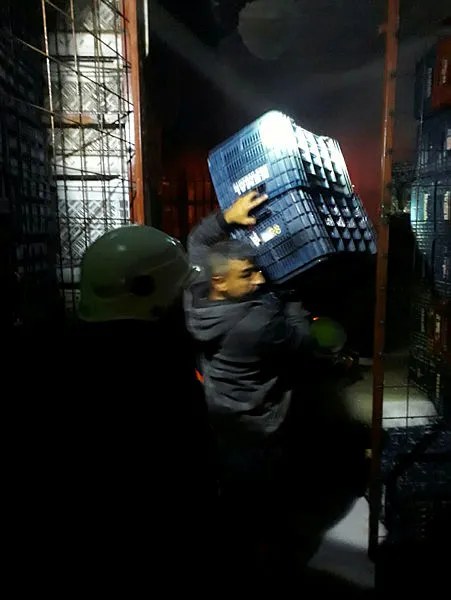 Tarsus'ta 500 iş yerinin bulunduğu halde yangın! 4 iş yeri küle döndü-2