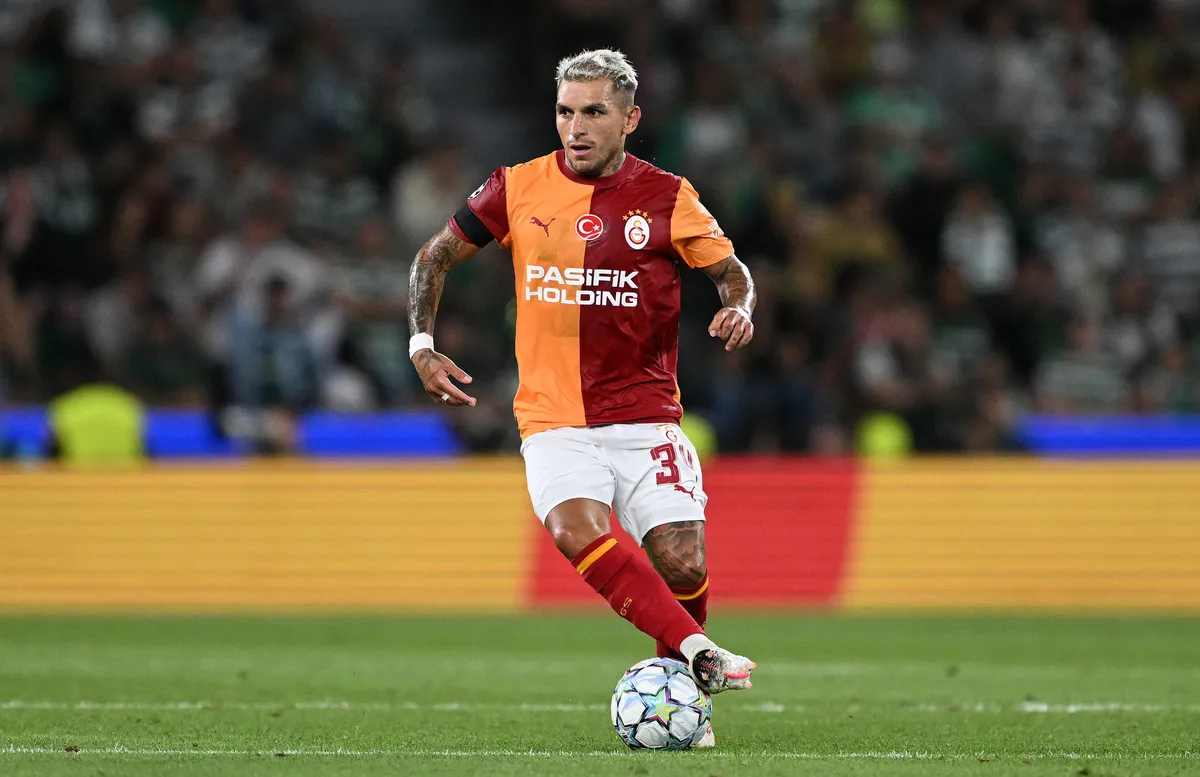 1791571219587.jpg Lucas Torreira alacağı cezaya göre Fenerbahçe derbisinde oynamayabilir. (Fotoğraf: AA)