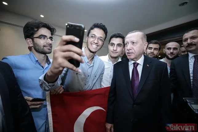 Başkan Erdoğan'a Malezya’da coşkulu karşılama: Seninleyiz Reis