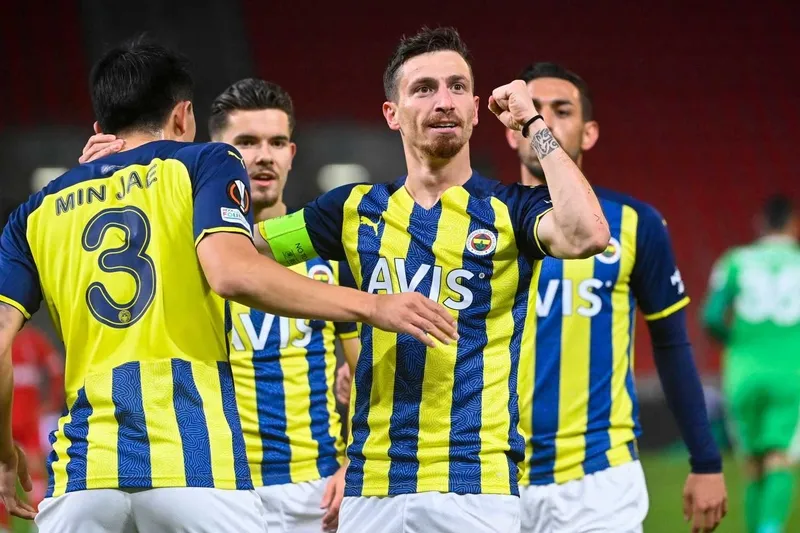 olayli-galatasaray-fenerbahce-derbisinin-cezalari-belli-oldu-1768493438214.jpeg Olaylı Galatasaray - Fenerbahçe derbisinin cezaları belli oldu! Mert Hakan Yandaş için sert tepki-6