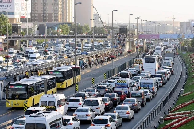 Son dakika: İstanbul'da yağmur trafiği başladı! İstanbul yol durumu nasıl?