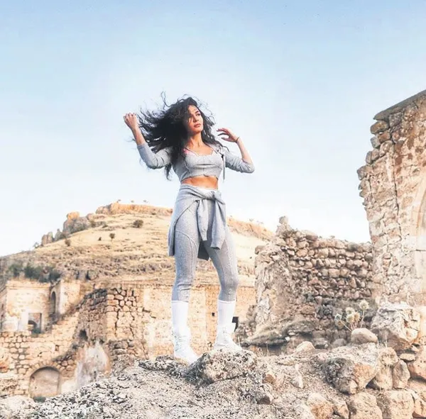 ebruyla-mard-in-1603747611136.jpeg Hercai'nin başrolü Ebru Şahin ile Mardin-2