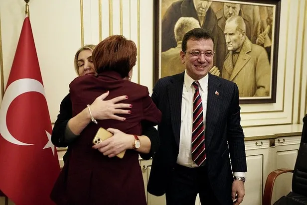 kemal-kilicdaroglu-cephesi-meral-aksener-ve-ekrem-imamoglunun-sarachane-sahnesine-tepkili-satildik-1671183583987.jpeg Meral Akşener ve Ekrem İmamoğlu'nun 'Saraçhane sahnesi'ne Faik Öztrak'tan açıklama: Senaryolarla adayımız belirlenemez-6