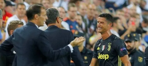 Cristiano Ronaldo gözyaşlarını tutamadı!
