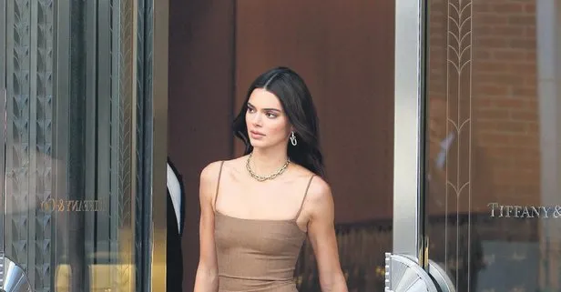 Dünyaca ünlü model Kendall Jenner yine Türk şıklığını tercih etti