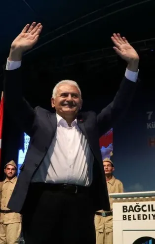 Binali Yıldırım'a sevgi seli O pankart dikkat çekti