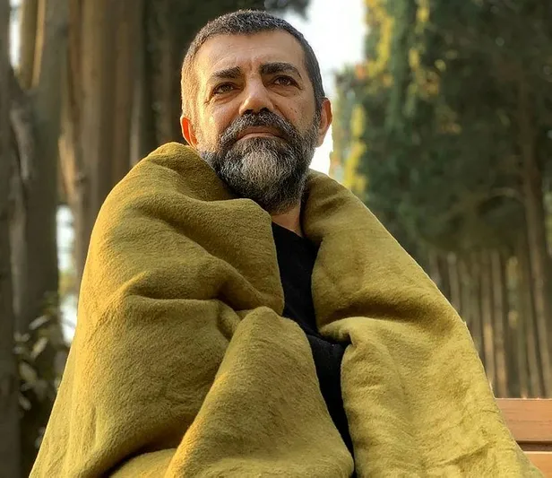 ajanlara-acimiyor-edhonun-tipisi-hakkindaki-sasirtan-gecek-unlu-oyuncu-savas-ozdemir-gercekte-1617656416546.jpeg Ekranları sallıyor! EDHO’nun Tipi’si hakkındaki şaşırtan geçek! Ünlü oyuncu Savaş Özdemir gerçekte...-5