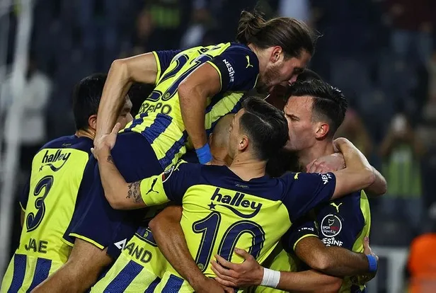 serdar-dursun-sov-yapti-fenerbahce-4-0-caykur-rizespor-mac-sonucu-1638727856436.jpeg Serdar Dursun şov yaptı! Fenerbahçe 4-0 Çaykur Rizespor | MAÇ SONUCU-5