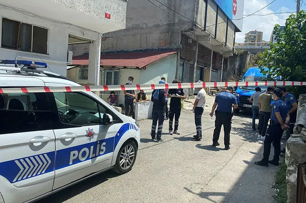 Kadıköy'de kan donduran olay! Cesedi ev sahibi buldu