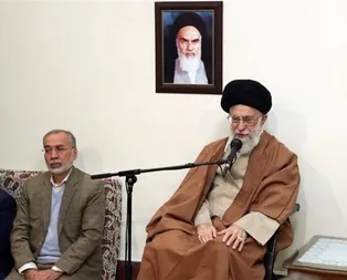 FOX, İranlı göstericileri gazlıyor!