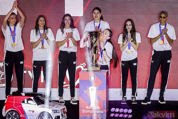 Filenin Sultanları, Avrupa şampiyonluğunu doyasıya kutladı! Vargas "Malatya bulunmaz eşin" türküsüne eşlik etti - 16